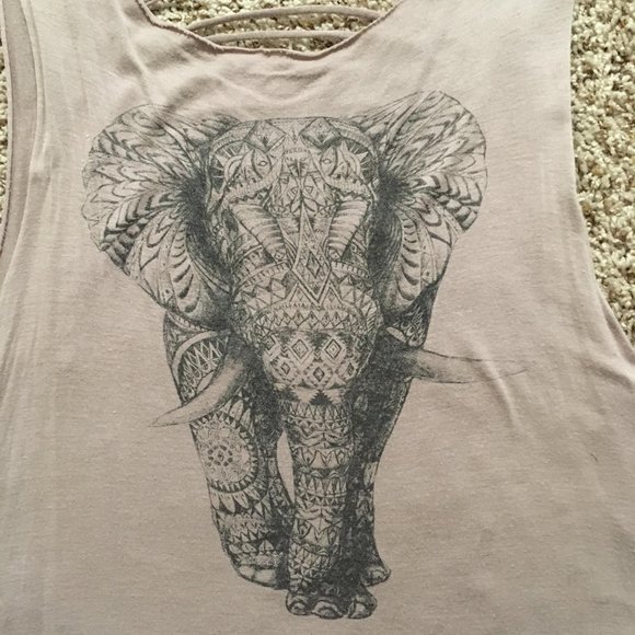 Elephant Print Loose Tank Top - Picture 2 of 5